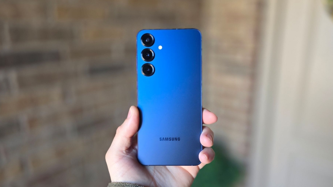 back-of-the-galaxy-s25-plus-in-blue.jpg