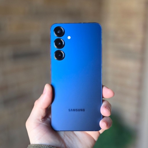 back-of-the-galaxy-s25-plus-in-blue.jpg